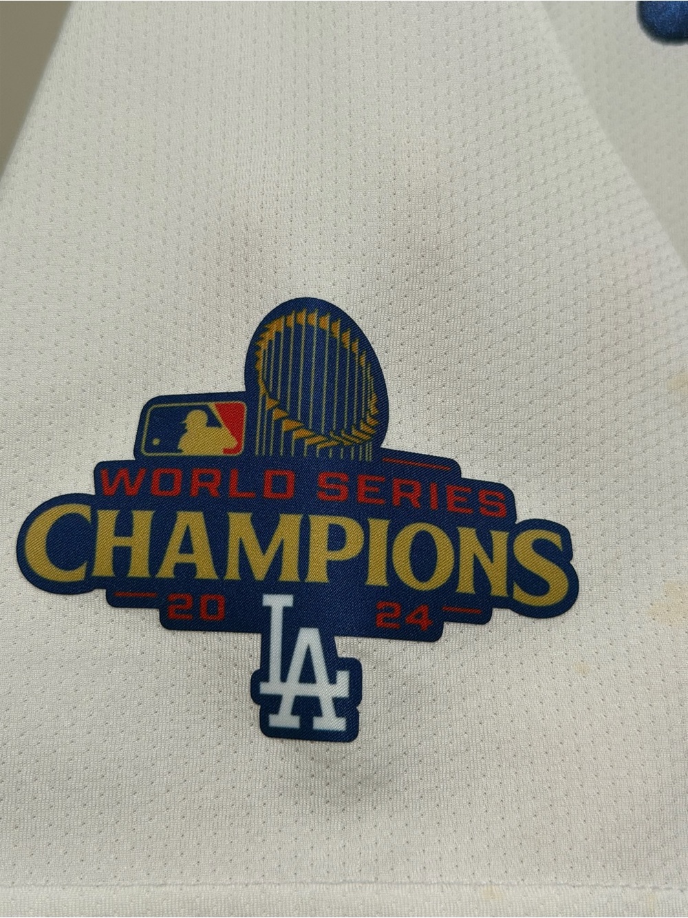 Nike White Dodgers Jersey with Gold and Navy Script - #17 Shohei Ohtani - Picture 2 of 5